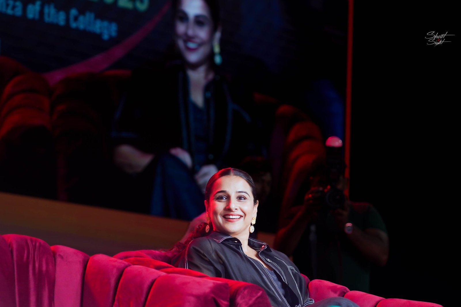 Vidhya balan interating photography at corporate event