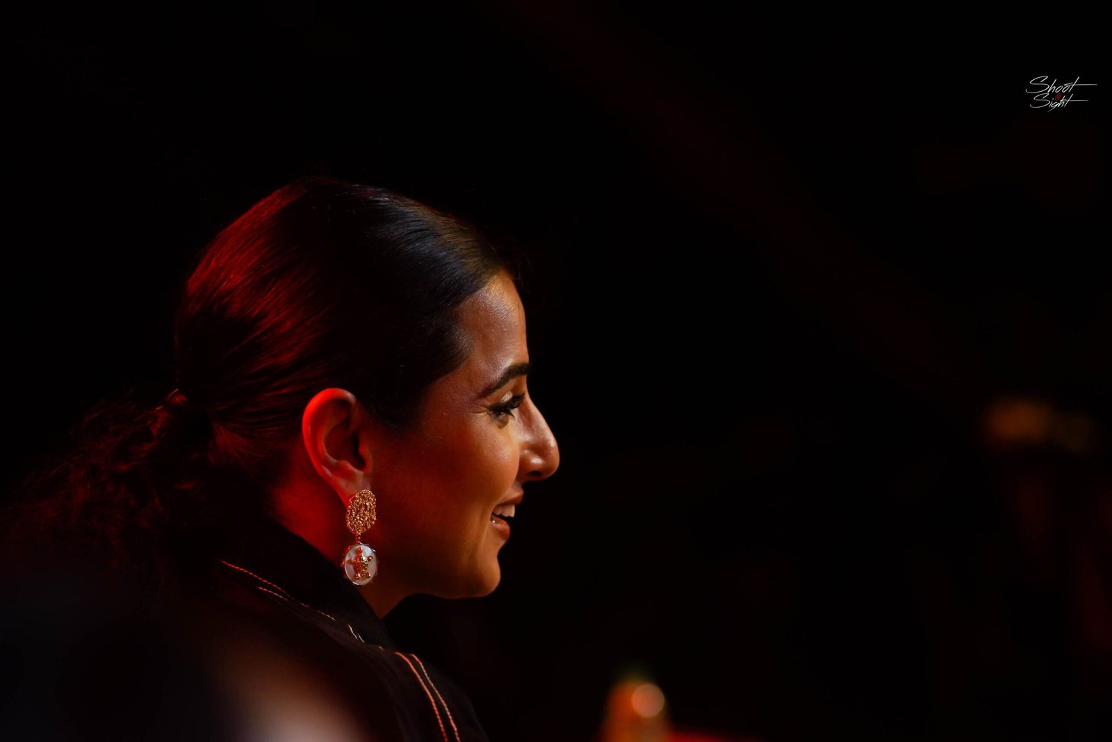 Vidya balan interacting with the team at corporate event bangalore